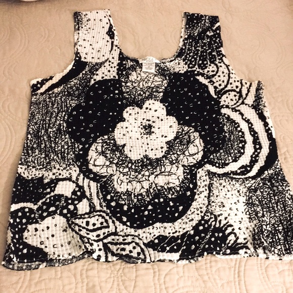 Women’s Black and White tank. - Picture 1 of 5